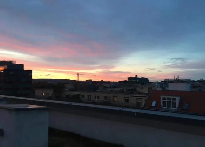 Dachgeschosswohnung Mit Kostenlosem Parkplatz Und Internet!